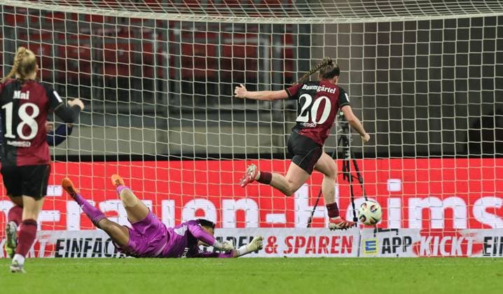 10 12 2025 Soccer Season 2025 2026 1 Womens Soccer Bundesliga 11 Matchday 1 FC Nuremberg FCN Club SG Eintracht Frankfurt SGE Sportfoto Zink DaMa xdaxmax Goal Goal Shot to 4 1 Goalscorer Jacqueline Baumgärtel Baumgaertel 20, 1 FC Nuremberg FCN vs Lina Altenburg 12, Eintracht Frankfurt