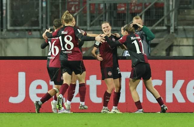 10 12 2025 Soccer Season 2025 2026 1 Womens Soccer Bundesliga 11 Matchday 1 FC Nürnberg FCN Club SG Eintracht Frankfurt SGE Sportfoto Zink DaMa xdaxmax Jubel Freude Torjubel nach Tor zum 5 2 Nastassja Lein 24, 1 FC Nürnberg FCN und Mannschaft Team Team jubiliert freut sich Torschütze Nastassja Lein 24, 1 FC Nürnberg FCN