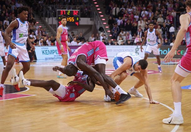 On the ground Telekom Baskets Bonn vs SKYLINERS Frankfurt 11 Speiltag Saison 2025 26