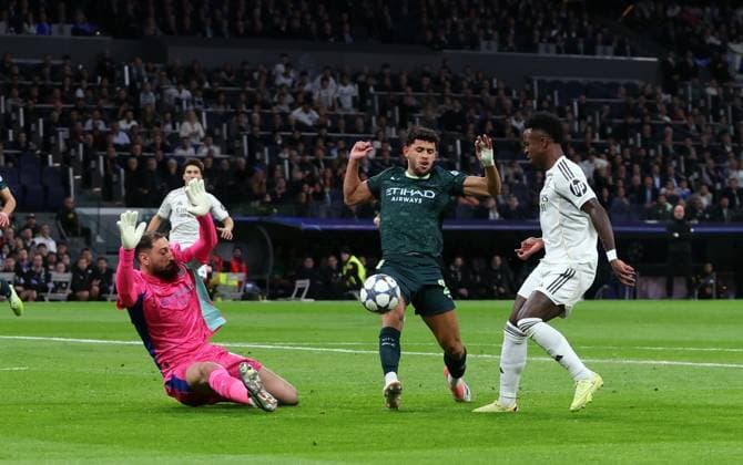 Vinicius Junior of Real Madrid misses an early chance Real Madrid v Manchester City, UEFA Champions League, Group Stage, Football, Bernabeu, Madrid, Spain - 10 Dec 2025Madrid Bernabeu Spain EDITORIAL USE ONLY No use with unauthorised audio, video, data, fixture lists, club league logos or live services. Online in-match use limited to 120 images, no video emulation. No use in betting, games or single club league player publications. Copyright: xKieranxMcManus Shutterstockx 16009961p