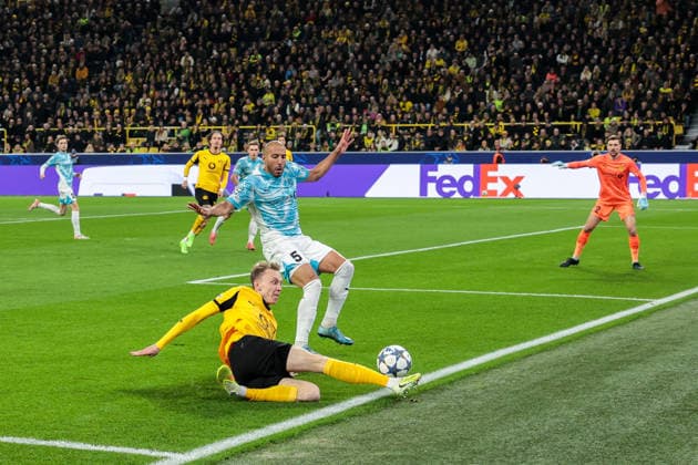 10 12 2025, Football, Season 2025 2026, UEFA Champions League, Matchday 6, Borussia Dortmund FK Bodo Glimt, f l Maximilian Beier Borussia Dortmund , Haitam Aleesami FK Bodo Glimt , Dortmund Signal Iduna Park NRW Germany xRHR PHOTO DEx Copyright: DennisxEwert RHR-FOTOx RHR-FOTO DE