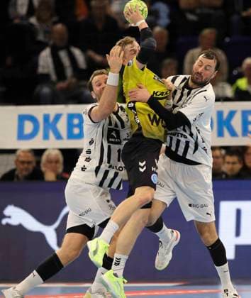 Photo Goal throw from Torben MATZGEN Stuttgart against Domagoj Duvnjak and left Petter Overby both Kiel Handball Men 1 Bundesliga on Wed 10 12 2025 THW Kiel TVB Stuttgart
