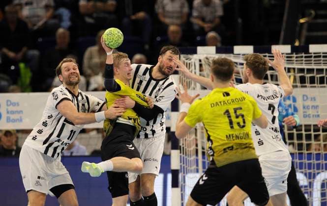 Photo Goal throw from Torben MATZGEN Stuttgart against Domagoj Duvnjak and left Petter Overby both Kiel Handball Men 1 Bundesliga on Wed 10 12 2025 THW Kiel TVB Stuttgart