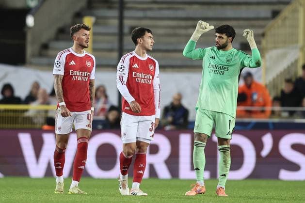Arsenal s David Raya (R) pictured during a soccer game between Belgian soccer team Club Brugge KV and English Arsenal F.C, on Wednesday 10 December 2025 in Brugge, on day 6 (out of 8) of the League phase of the UEFA Champions League tournament. BRUNOxFAHY  x148011482x