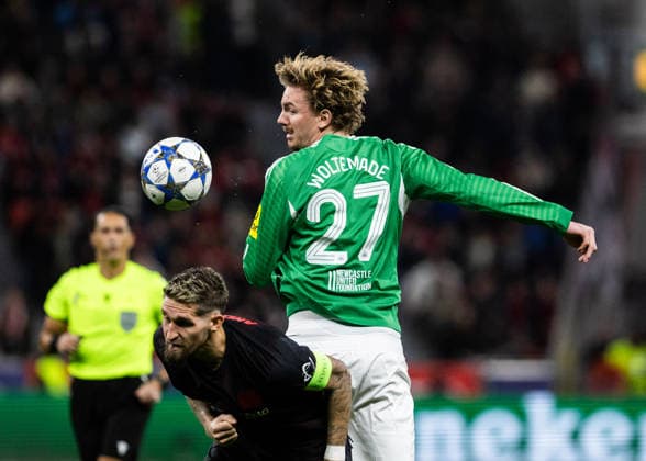 Leverkusen, Bayarena, 10 12 2025 Robert Andrich of Leverkusen challenges Nick Woltemade of Newcastle during the Championsleague match Bayer 04 Leverkusen v Newcastle United