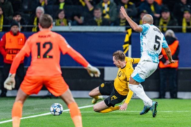 10 12 2025, Borussia Dortmund vs FK Bodo Glimt, UEFA Champions League, Matchday 6 Maximilian Beier Borussia Dortmund, 14 Nikita Haikin FK Bodo Glimt 1 Haitam Aleesami FK Bodo Glimt 5 Regulations prohibit any use of photographs as image sequences and or quasi video Copyright: xBahhoxKarax