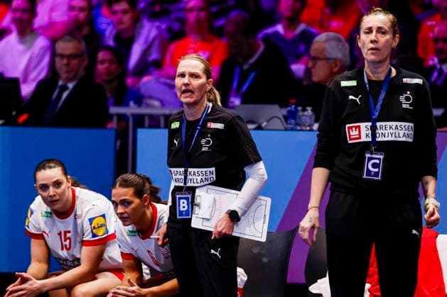 Helle Thomsen of Denmark looks on Denmark v France, Quarter finals - 27th IHF Women s Handball World Championship, WM, Weltmeisterschaft Denmark v France, Ahoy, December 10, 2025, Rotterdam, Netherlands.