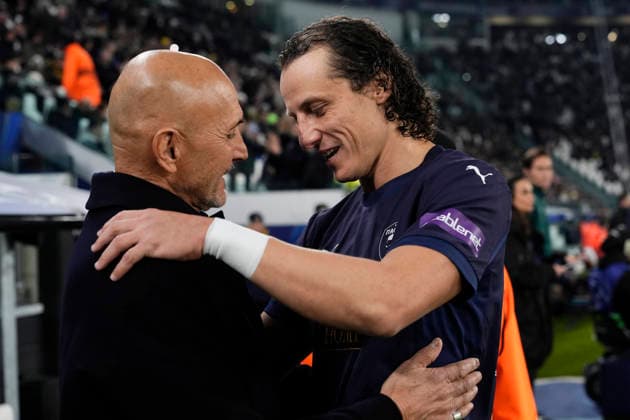 Juventus s Luciano Spalletti and Pafos™ David Luiz before the Uefa Champions League soccer match, between Juventus and Pafos at the Allianz Stadium in Turin, League phase Matchday 6, north west Italy - December 10, 2025. - Soccer  Copyright: xFabioxFerrari LaPressex