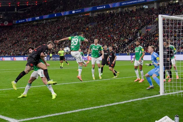 Robert Andrich Leverkusen 8 scores the goal for 1 0 10 12 2025 Soccer Champions League, Bayer Leverkusen vs Newcastle United FC, BayArena, Leverkusen, Copyright: xpepphotox xHorstxMauelshagenx pep00321, pep_20251210_hm_230744