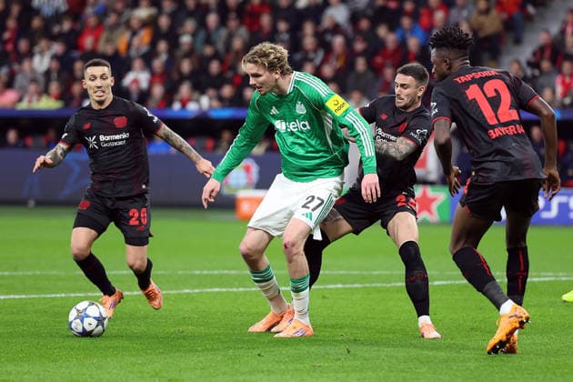 10 12 2025, xrekx, Football UEFA Champions League, Bayer 04 Leverkusen Newcastle United v l Alejandro Grimaldo Bayer 04 Leverkusen Nick Woltemade Newcastle United Aleix Garcia Bayer 04 Leverkusen Edmond Tapsoba Bayer 04 Leverkusen Zweikampf, Aktion, action, battle for the ball DFL DFB REGULATIONS PROHIBIT ANY USE OF PHOTOGRAPHS as IMAGE SEQUENCES and or QUASI VIDEO Leverkusen