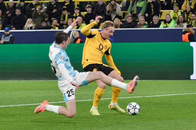 Julian Brandt Dortmund 10 scores the goal for 1 0 10 12 2025 Soccer, Champions League, Borussia Dortmund vs FK Bodö Glimt, Signal Iduna Park, Dortmund, Copyright: xpepphotox xSaschaxWeizx pep00321, pep_20251210_hm_35049