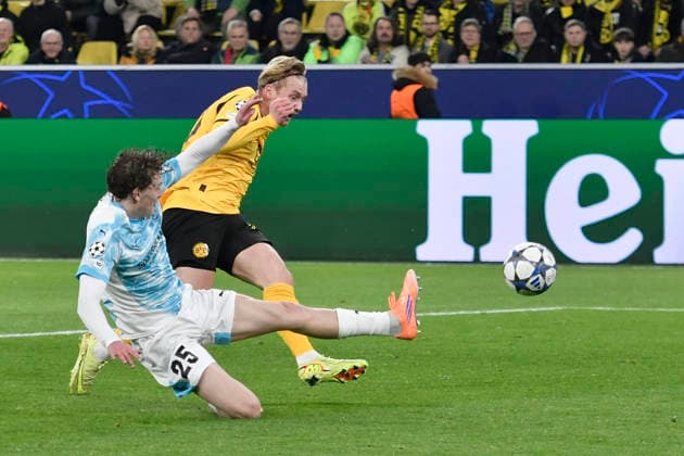 Julian Brandt Dortmund 10 scores the goal for 1 0 10 12 2025 Soccer, Champions League, Borussia Dortmund vs FK Bodö Glimt, Signal Iduna Park, Dortmund, Copyright: xpepphotox xSaschaxWeizx pep00321, pep_20251210_hm_35050