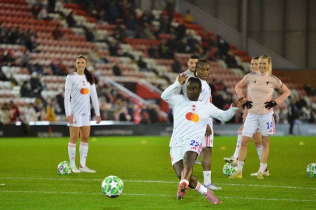 Tabitha Chawinga practicing shots before the UWCL match between Manchester United, ManU and OL Lyonnes at the Progress with Unity Stadium, Manchester, England Copyright: xClarexOverfieldx xSPPx Sportspressphoto_SPR72743