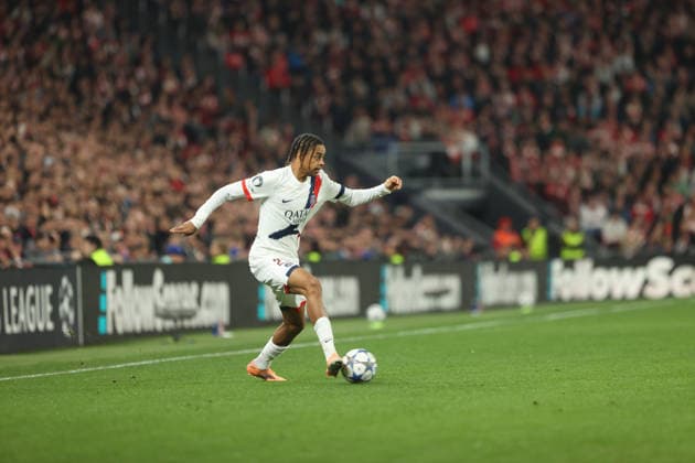 Athletic Club v Paris Saint-Germain - UEFA Champions League 2025 26 League Phase MD1 Athletic Club v Paris Saint-Germain PSG - UEFA Champions Bradley Barcola (Paris Saint-Germain) controls the ball, Credit:Juan Lazkano Avalon Spain, Basque Country, Bilbao, San Mames  Copyright: xJuanxLazkanox xAvalonx 1058232758