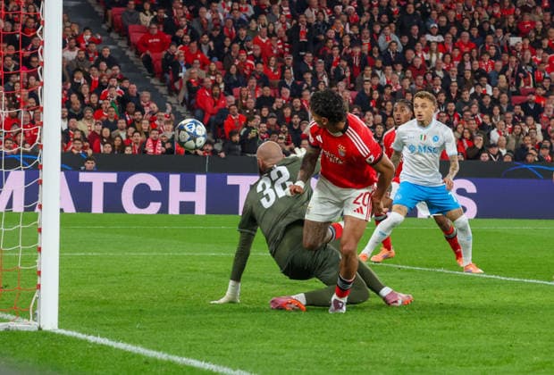 Benfica - Napoli Goal the Richard Rios of Benfica During the pre-match press conference, PK, Pressekonferenz on December 10, 2025, between FC Benfica and SCC Napoli in the Champions League at the Da Luz Stadium in Lisbon. In the photo: Lisbona STADIO DA LUZ LISBONA PORTOGALLO Copyright: xFABIOxSASSOxFabioxSassox Benfica Napoli2025_12_10Fabio Sasso1499