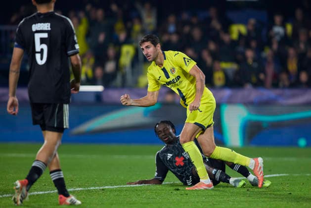 Villarreal CF v F.C. Copenhagen - UEFA Champions League 2025 26 League Phase MD6 VILLARREAL, SPAIN - DECEMBER 10: Santi Comesana of Villarreal CF celebrates after scoring his team s first goal during the UEFA Champions League 2025 26 League Phase MD6 match between Villarreal CF and F.C. Copenhagen at Estadio de la Ceramica on December 10, 2025 in Villarreal, Spain. (Photo by Jose Torres Photo Players Images Magara Press) Villarreal Estadio de la Ceramica Spain Copyright: xJosexTorresx