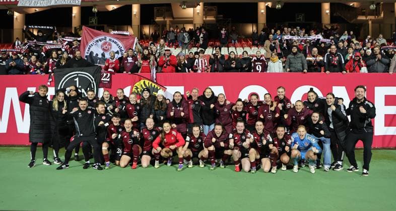 10 12 2025 Soccer Season 2025 2026 1 Women Soccer Bundesliga 11 Matchday 1 FC Nuremberg FCN Club SG Eintracht Frankfurt SGE Sportfoto Zink DaMa xdaxmax Cheering Joy after the end of the match Team Team of FCN with team picture Team picture Winner picture