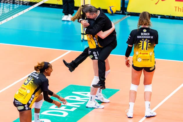 10 12 2025, GER, Volleyball, Women, Season 25 26, ZOI DVV Pokal, Semifinal, VfB 91 Suhl Lotto Thueringen Dresdner SC VfB Suhl wins the cup semifinal against Dresdner SC with 3 2 sets 98527 Suhl Sporthalle Wolfsgrube Thüringen Germany