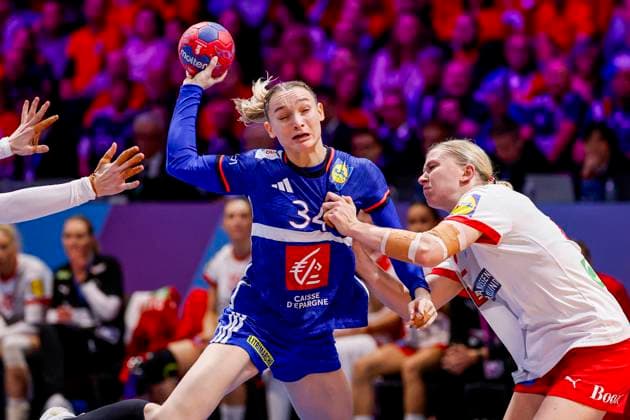 Lena Grandveau of France and Michala Elsberg Moller of Denmark fight for the ball Denmark v France, Quarter finals - 27th IHF Women s Handball World Championship, WM, Weltmeisterschaft Denmark v France, Ahoy, December 10, 2025, Rotterdam, Netherlands.