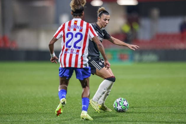 ESP, Madrid, Atletico Madrid vs FC Bayern Munich, Womens Champions League, Football, UEFA, Season 2025 2026, Centro Deportivo Wanda Alcala de Henares, 5 Matchday in picture v l Luany Atlà tico Madrid 22 , Arianna Caruso Bayern Munich 27 DFB DFL REGULATIONS PROHIBIT ANY USE OF PHOTOGRAPHS AS IMAGE SEQUENCES AND OR QUASI VIDEO, 10 12 2025 Copyright: HMBxMedia HendrikxHamelau