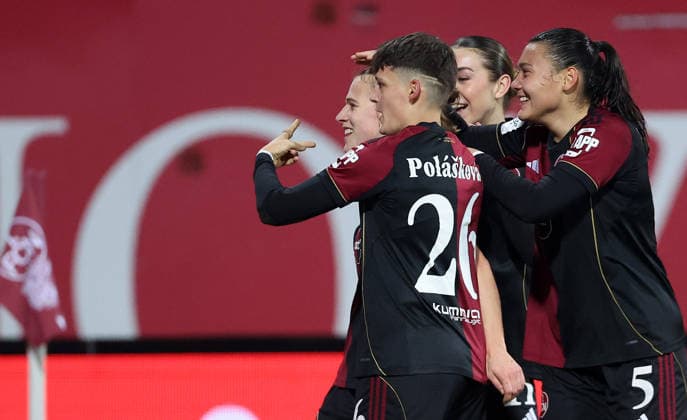 Lein Nastassja Torjubel 5-2 . 1.FC Nürnberg-Eintracht Frankfurt , Google Pixel Frauen-Bundesliga , Fußball , in den Max Morlock Stadion, in Nürnberg , Bayern, Deutschland. Dezember 10, 2025 . Photo by: Davide Elias IPA Photo Pressefoto DENL Copyright: xDavidexEliasx
