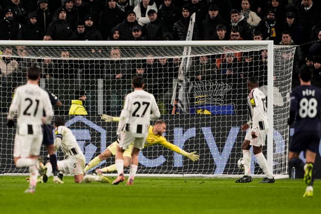 Juventus™s Michele Di Gregorio during the Uefa Champions League soccer match, between Juventus and Pafos at the Allianz Stadium in Turin, League phase Matchday 6, north west Italy - December 10, 2025. - Soccer  Copyright: xFabioxFerrari LaPressex