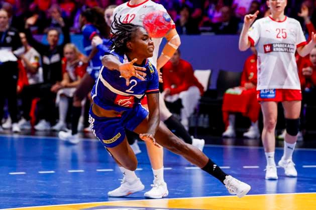 Meline Nocandy of France throw the ball Denmark v France, Quarter finals - 27th IHF Women s Handball World Championship, WM, Weltmeisterschaft Denmark v France, Ahoy, December 10, 2025, Rotterdam, Netherlands.