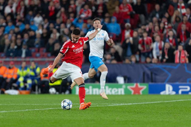 December 10, 2025, Lisbon, Lisbon, Portugal: Benfica forward from Croatia FRANJO IVANOVIC (9) in action during the game for Matchday 6 of Group Phase of the UEFA Champions League between Benfica and Napoli at Estadio da Luz Lisbon Portugal - ZUMAs359 20251210_zsp_s359_013 Copyright: xAlexandrexdexSousax