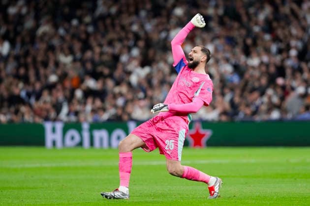 UEFA champions league - Real Madrid vs Manchester City MADRID, SPAIN - December 10:Gianluigi Donnarumma of Manchester City celebrates a goal during the UEFA champions league 2025 26 match between Real Madrid and Manchester City at Santiago Bernabeu Stadium. (Photo by Guille Martinez f22photo) Madrid Santiago Bernabeu Stadium Spain Copyright: xGuillermoxMartinezx