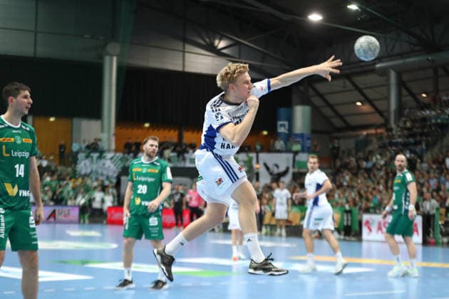 Handball DAIKIN HBL, SC DHfK Leipzig HSV Hamburg 10 12 2025 Frederik Bo Andersen 21, HSV Hamburg throws on goal Handball, DAIKIN HBL, 1 Bundesliga, Season 2025 2026, Matchday 16 SC DHfK Leipzig vs Handball Sport Verein Hamburg on 10 12 2025 at Quarterback Immobilien Arena Leipzig Copyright: xBEAUTIFULxSPORTS JanxKaeferx