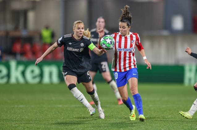 ESP, Madrid, Atletico Madrid vs FC Bayern Munich, Womens Champions League, Football, UEFA, Season 2025 2026, Centro Deportivo Wanda Alcala de Henares, 5 Matchday in picture v l Glodis Perla Viggosdottir Bayern Munich 4 , Amaiur Sarriegi Atlà tico Madrid 20 DFB DFL REGULATIONS PROHIBIT ANY USE OF PHOTOGRAPHS AS IMAGE SEQUENCES AND OR QUASI VIDEO, 10 12 2025 Copyright: HMBxMedia HendrikxHamelau