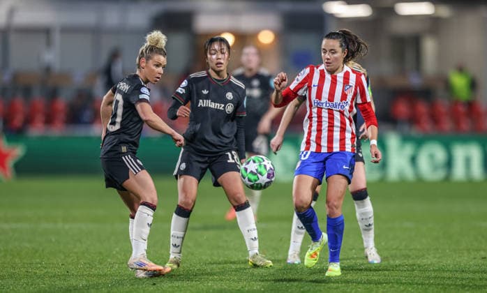 ESP, Madrid, Atletico Madrid vs FC Bayern Munich, Womens Champions League, Football, UEFA, Season 2025 2026, Centro Deportivo Wanda Alcala de Henares, 5 Matchday in picture f l Linda Dallmann Bayern Munich 10 , Momoko Tanikawa Bayern Munich 18 , Amaiur Sarriegi Atlà tico Madrid 20 DFB DFL REGULATIONS PROHIBIT ANY USE OF PHOTOGRAPHS AS IMAGE SEQUENCES AND OR QUASI VIDEO, 10 12 2025 Copyright: HMBxMedia HendrikxHamelau