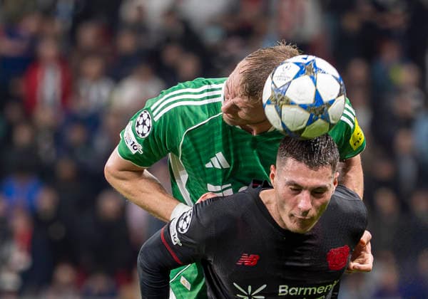 Leverkusen, BayArena, 10 12 25, GER, Men, UEFA Champions League, Season 2025 2026, Bayer 04 Leverkusen Newcastle United Image Header duel between Dan BURN Newcastle United, 33 and Patrik SCHICK Bayer 04 Leverkusen, 14 UEFA regulations prohibit any use of photographs as image sequences and or quasi video Copyright: HMBxMedia xMarcoxBader
