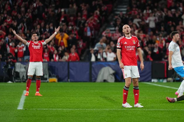 UEFA Champions League - SL Benfica v SSC Napoli Fredrik Aursnes of SL Benfica is frustrated after missing a chance during the match between SL Benfica and SSC Napoli at Estadio do Lisboa e Benfica, for the UEFA Champions League - Dezember 10, 2025 - Lisbon, Portugal. (Photo: Joao Alvarinhas - Avant Sports) Lisbon Estadio do Sport Lisboa e Benfica Portugal Copyright: xJoaoxAlvarinhasx-xAvantxSportsx