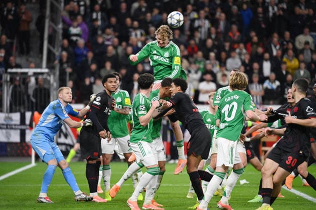 Nick Woltemade Newcastle United , above rises for header 10 12 2025, Football, UEFA Champions League 2025 2026, Matchday 6, Bayer 04 Leverkusen Newcastle United UEFA regulations prohibit any use of photographs as image sequences and or quasi video Leverkusen BayArena Nordrhein Westfalen Germany Team2