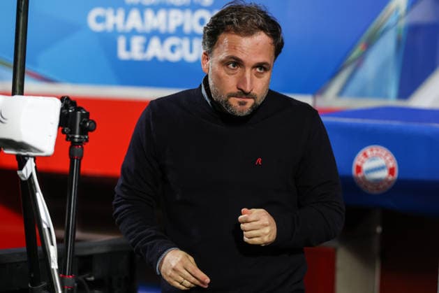 December 10, 2025, Alcala De Henares, Madrid, Spain: Jose Barcala, head coach of Bayern Munchen, gestures during the UEFA Women s Champions League match between Atletico de Madrid and Bayern Munchen at Centro Deportivo Wanda, on December 10, in Alcala de Henares, Madrid, Spain. Alcala De Henares Spain - ZUMAa181 20251210_zaa_a181_163 Copyright: xIrinaxR.xHipolitox