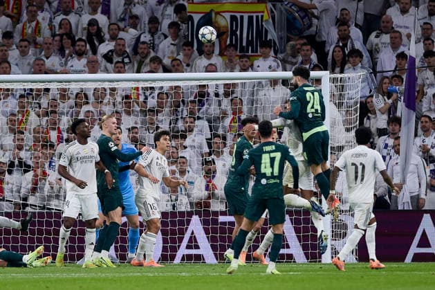 December 10, 2025, Madrid, Madrid, Spain: Josko Gvardios of Manchester City FC during the UEFA Champions League football match between Real Madrid CF and Manchester City FC at Santiago Bernabeu Stadium in Madrid, Spain, december 10, 2025 Madrid Spain - ZUMAa206 20251210_zsp_a206_031 Copyright: xRubenxAlbarranx