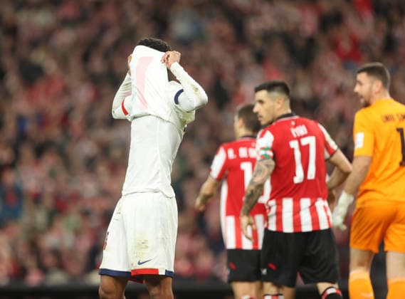 Athletic Club v Paris Saint-Germain - UEFA Champions League 2025 26 League Phase MD1 Athletic Club v Paris Saint-Germain PSG - UEFA Champions Senny Mayulu (Paris Saint-Germain) gestures, Credit:Juan Lazkano Avalon Spain, Basque Country, Bilbao, San Mames  Copyright: xJuanxLazkanox xAvalonx 1058240324