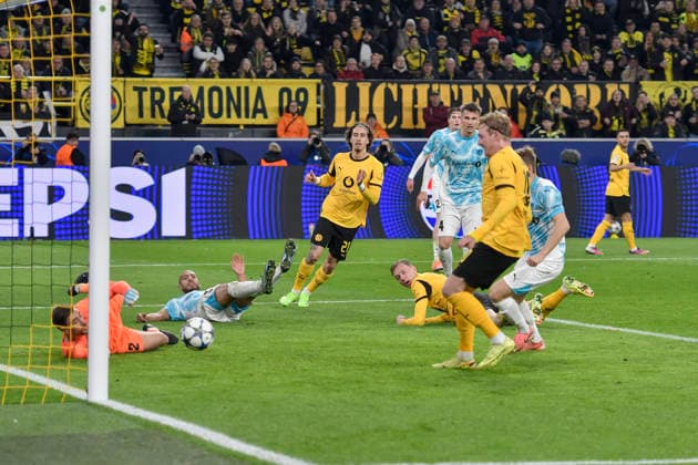 Julian Brandt Dortmund 10 scores the goal for 2 1 10 12 2025 Soccer, Champions League, Borussia Dortmund vs FK Bodö Glimt, Signal Iduna Park, Dortmund, Copyright: xpepphotox xSaschaxWeizx pep00321, pep_20251210_hm_35602