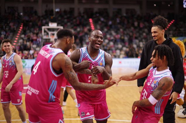 Jeff Garrett, Tylan Birts, Zachery Cooks Telekom Baskets Bonn celebrating after victory against SKYLINERS Frankfurt 11 Speiltag Saison 2025 26