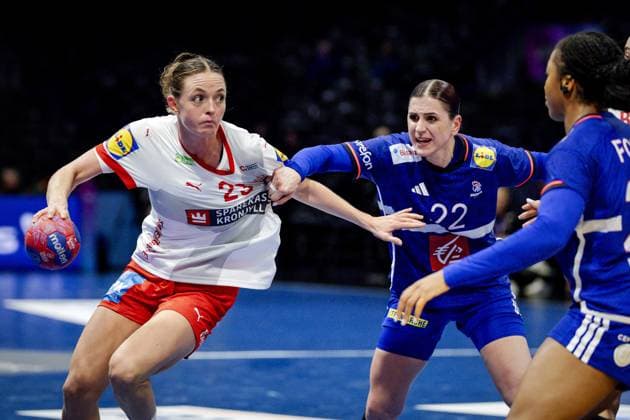 ROTTERDAM - Kristina Jorgensen (DEN) and Tamara Horacek (FRA) during the quarterfinal of the World Handball Championship between Denmark and France in Ahoy Rotterdam. ANP ROBIN VAN LONKHUIJSEN xVIxANPxSportx xxANPxIVx 544525195 originalFilename: 544525195.jpg