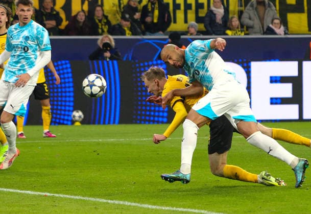 Football UEFA Champions League 2025 26, 6 Matchday league phase Borussia Dortmund vs FK Bodo Glimt Bodo Glimt Signal Iduna Park Stadion Dortmund Maximilian Beier Borussia Dortmund, 14 Haitam Aleesami FK Bodo Glimt, 5 Dortmund Copyright: xAymanxAlahmedx