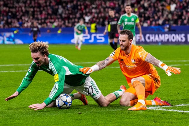 LEVERKUSEN, GERMANY - DECEMBER 10: Nick Woltemade of Newcastle United is fouled by Bayer 04 Leverkusen goalkeeper Mark Flekken during the UEFA Champions League 2025 26 League Phase MD6 match between Bayer 04 Leverkusen and Newcastle United FC at BayArena on December 10, 2025 in Leverkusen, Germany. (Photo by Rene Nijhuis) SPO  Copyright: xRenexNijhuis