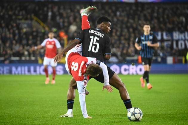 Club Brugge v Arsenal - UEFA Champions League BRUGGE, BELGIUM - DECEMBER 10 : Odegaard Martin midfielder of Arsenal and Onyedika Nwadike Raphael midfielder of Club Brugge during the UEFA Champions League 2025 26 League Phase MD6 match between Club Brugge and Arsenal on December 10, 2025 in Brugge, Belgium, 10 12 2025 Brugge Belgium  Copyright: xPeterxDexVoechtx