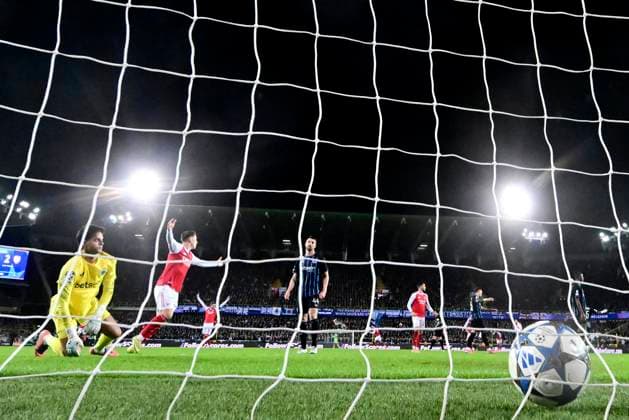 Club Brugge v Arsenal - UEFA Champions League BRUGGE, BELGIUM - DECEMBER 10 : Van Den Heuvel Dani goalkeeper of Club Brugge looks dejected after Arsenal scored their third goal during the UEFA Champions League 2025 26 League Phase MD6 match between Club Brugge and Arsenal on December 10, 2025 in Brugge, Belgium, 10 12 2025 Brugge Belgium  Copyright: xPeterxDexVoechtx