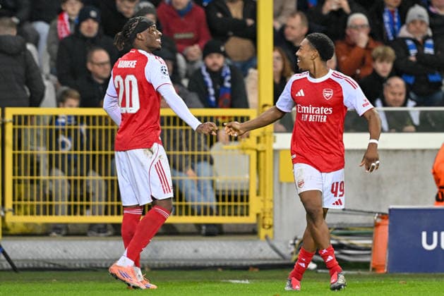 251210 Club Brugge vs Arsenal Noni Madueke (20) of Arsenal celebrates with Myles Lewis-Skelly (49) of Arsenal after scoring the 0-2 goal during the Uefa Champions League 6th matchday in the League phase game in season 2025 - 2026 between Club Brugge KV and Arsenal FC on December 10 , 2025 in Brugge, Belgium. (Photo by David Catry Isosport) Brugge Belgium  Copyright: xDavidxCatryx 20251210DC2_0954