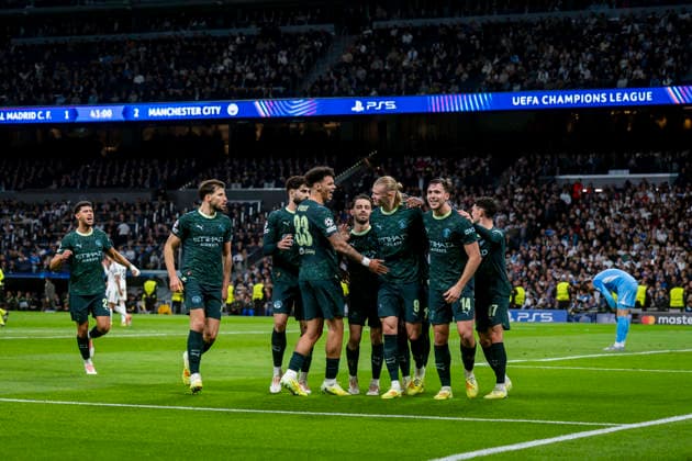 Real Madrid C.F. v Manchester City - UEFA Champions League 2025 26 League Phase MD6 Erling Haaland of Manchester City (C) celebrates his goal with his teammates (from L to R) Rayan Ait-Nouri, Ruben Dias, Nico OÕReilly, Bernardo Silva, Nico Gonzalez, Phil Foden during the UEFA Champions League 2025 26 League Phase MD6 match between Real Madrid C.F. and Manchester City at Estadio Santiago Bernabeu on December 10, 2025 in Madrid, Spain. Madrid Estadio Santiago Bernabeu Madrid Spain Copyright: xAlbertoxGardinx AGardin_20251210_Foot_Cham_ReaMad_ManCity_1118