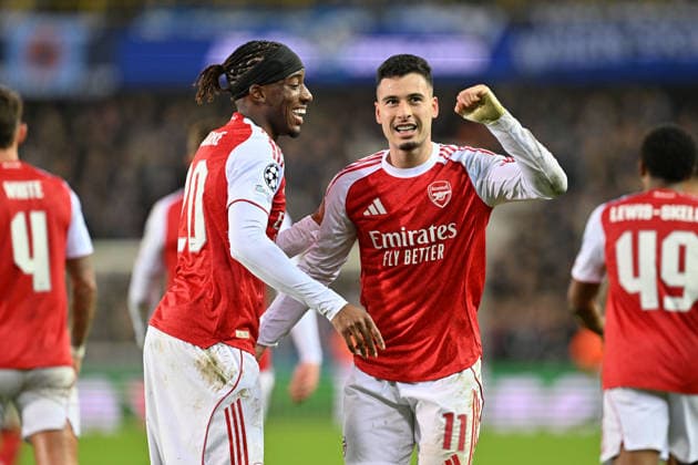251210 Club Brugge vs Arsenal Gabriel Martinelli (11) of Arsenal celebrates with Noni Madueke (20) of Arsenal after scoring the 0-3 goal during the Uefa Champions League 6th matchday in the League phase game in season 2025 - 2026 between Club Brugge KV and Arsenal FC on December 10 , 2025 in Brugge, Belgium. (Photo by David Catry Isosport) Brugge Belgium  Copyright: xDavidxCatryx 20251210DC2_1460