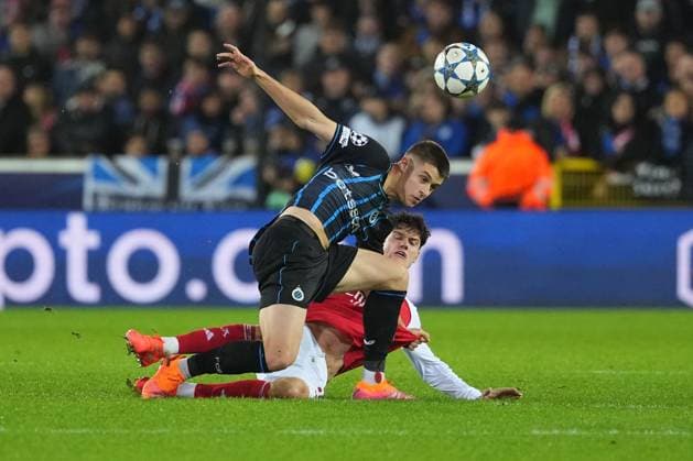 Christian Norgaard of Arsenal receives a yellow card for a foul on Nicolo Tresoldi of Club Brugge Club Brugge v Arsenal, UEFA Champions League, Group Stage, Football, Jan Breydel Stadium, Brugge, Belgium - 10 Dec 2025Brugge Jan Breydel Stadium Belgium EDITORIAL USE ONLY No use with unauthorised audio, video, data, fixture lists, club league logos or live services. Online in-match use limited to 120 images, no video emulation. No use in betting, games or single club league player publications. Copyright: xDavidxWinter Shutterstockx 16009951cf