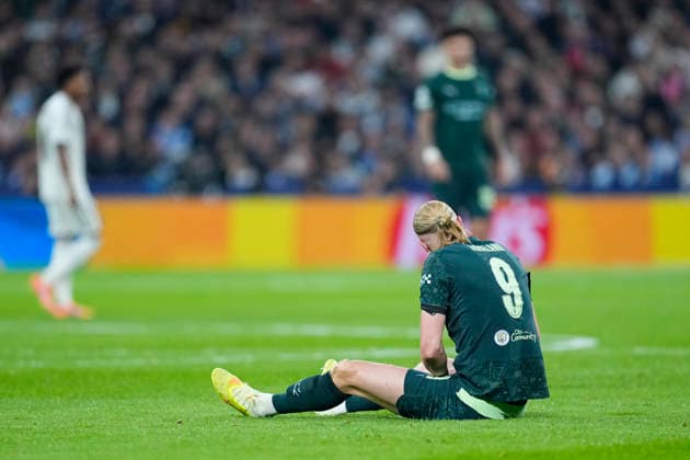 December 10, 2025, Madrid, Madrid, Spain: Erling Haaland of Manchester City hurts during the UEFA Champions League 2025 26 League Phase MD6 match between Real Madrid C.F. and Manchester City at Bernabeu stadium on December 10, 2025 in Madrid, Spain. Madrid Spain - ZUMAa181 20251210_zaa_a181_265 Copyright: xOscarxJ.xBarrosox